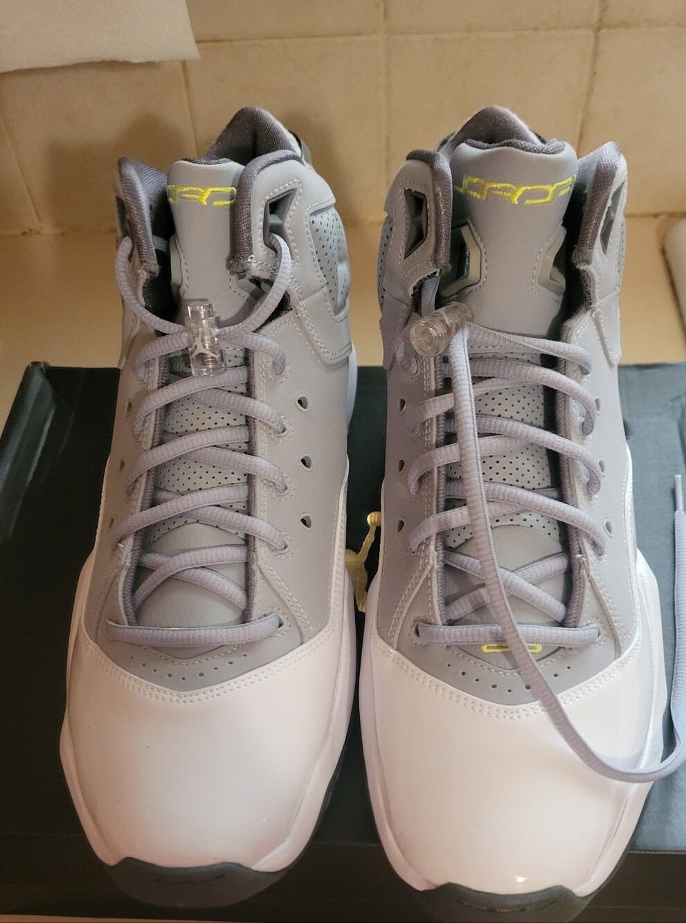 Jordan B'Loyal Wolf Grey Volt Mens Size 10.5 NIB